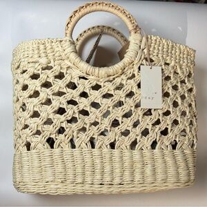 A New Day hand in oven tote. One size. Circular handles